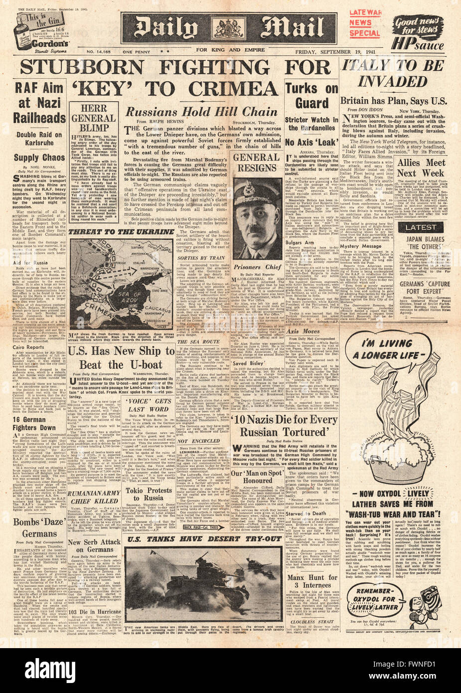 1941 front page  Daily Mail German and Russian Armies Battle in Crimea and General Sir Alan hunter resigns Stock Photo