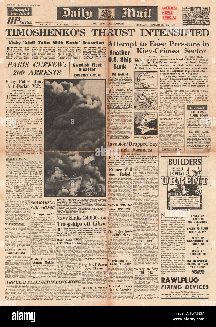 1941 front page Daily Mail Russian Advance in Kiev - Crimea Sector and Explosion at Swedish Naval base Stock Photo