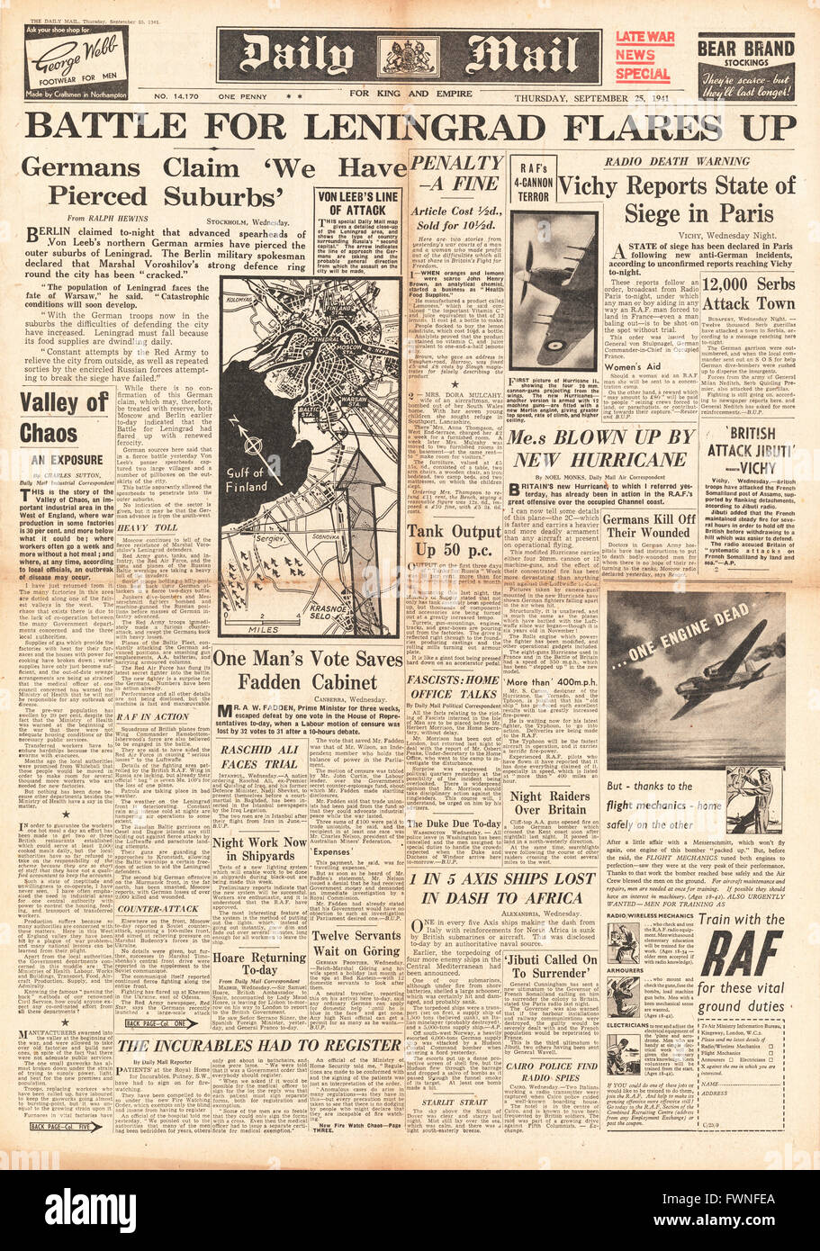 1941 front page  Daily Mail Battle for Leningrad Stock Photo