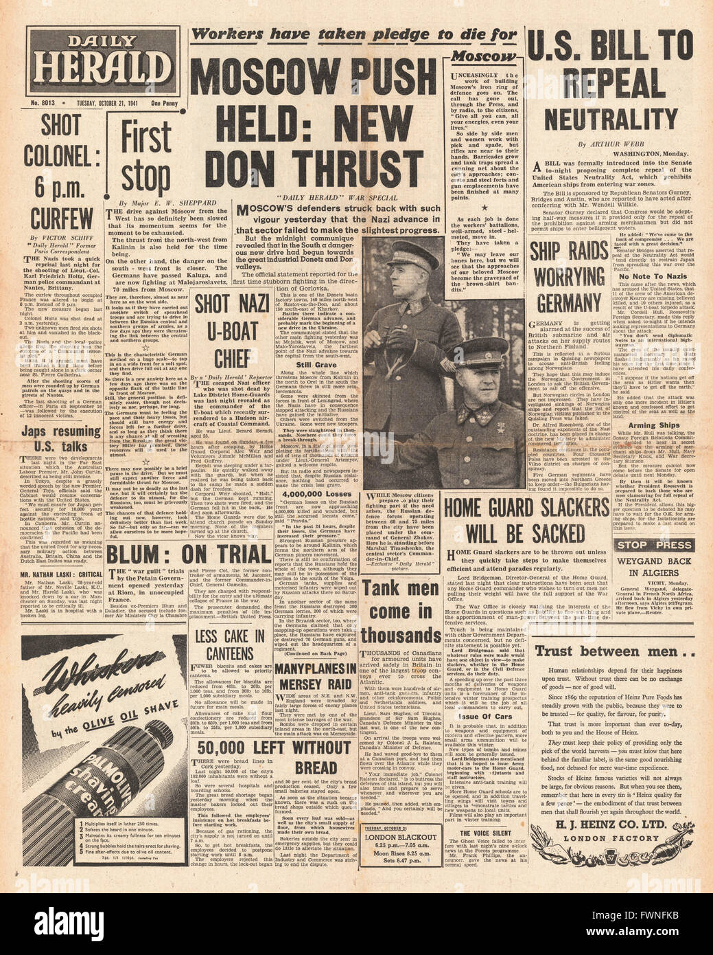 1941 front page  Daily Herald Battle for Moscow and U.S. bill to repeal neutrality Stock Photo