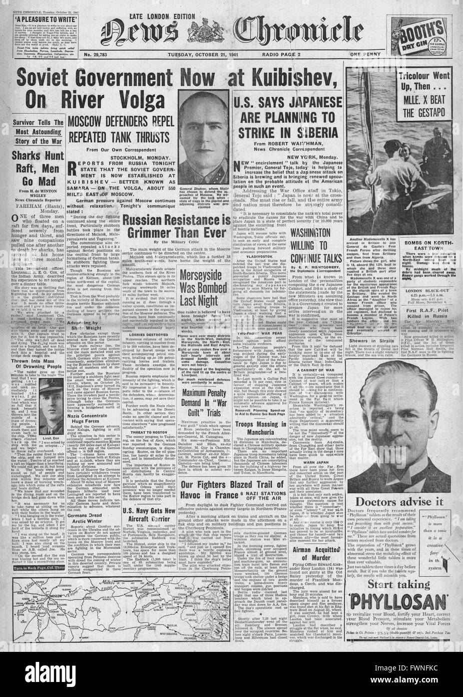 1941 front page News Chronicle Soviet Government at Kuibishev, Merseyside Bombed and Japanese Threat to Siberia Stock Photo