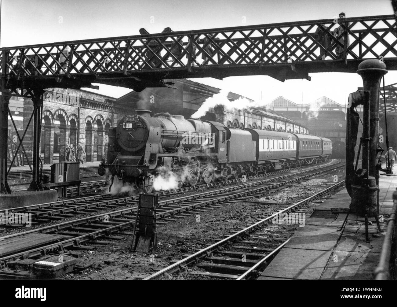 Rebuilt Patriot Class 4-6-0 No 45527 'Southport' heads through Crewe en-route to Liverpool with a Cunard special. Stock Photo