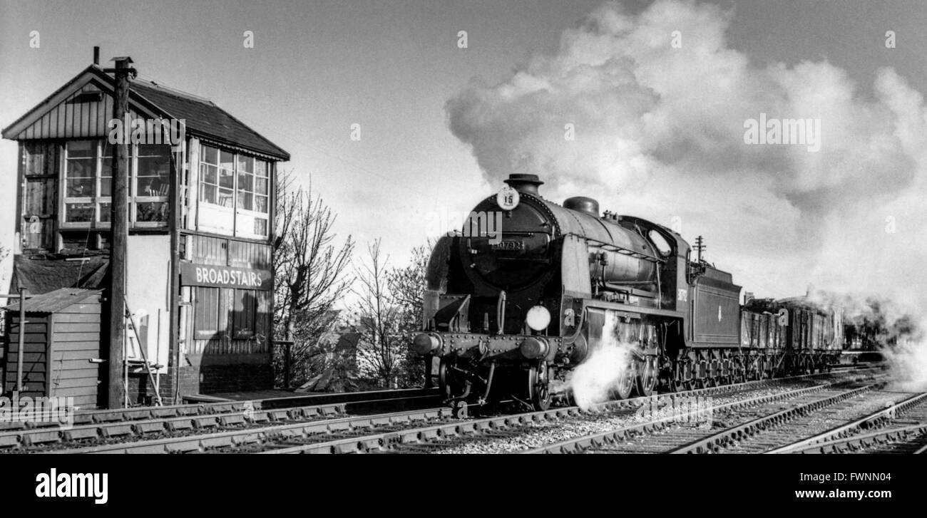 King Arthur Class 4-6-0 No 30792 Sir Hervis De Revel at Broadstairs with a pick up goods. Stock Photo