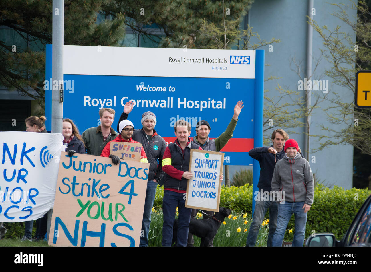 Truro, Cornwall, UK. 6th April 2016. Junior doctors on strike outside the Royal Cornwall Hospital. Credit:  Simon Maycock/Alamy Live News Stock Photo