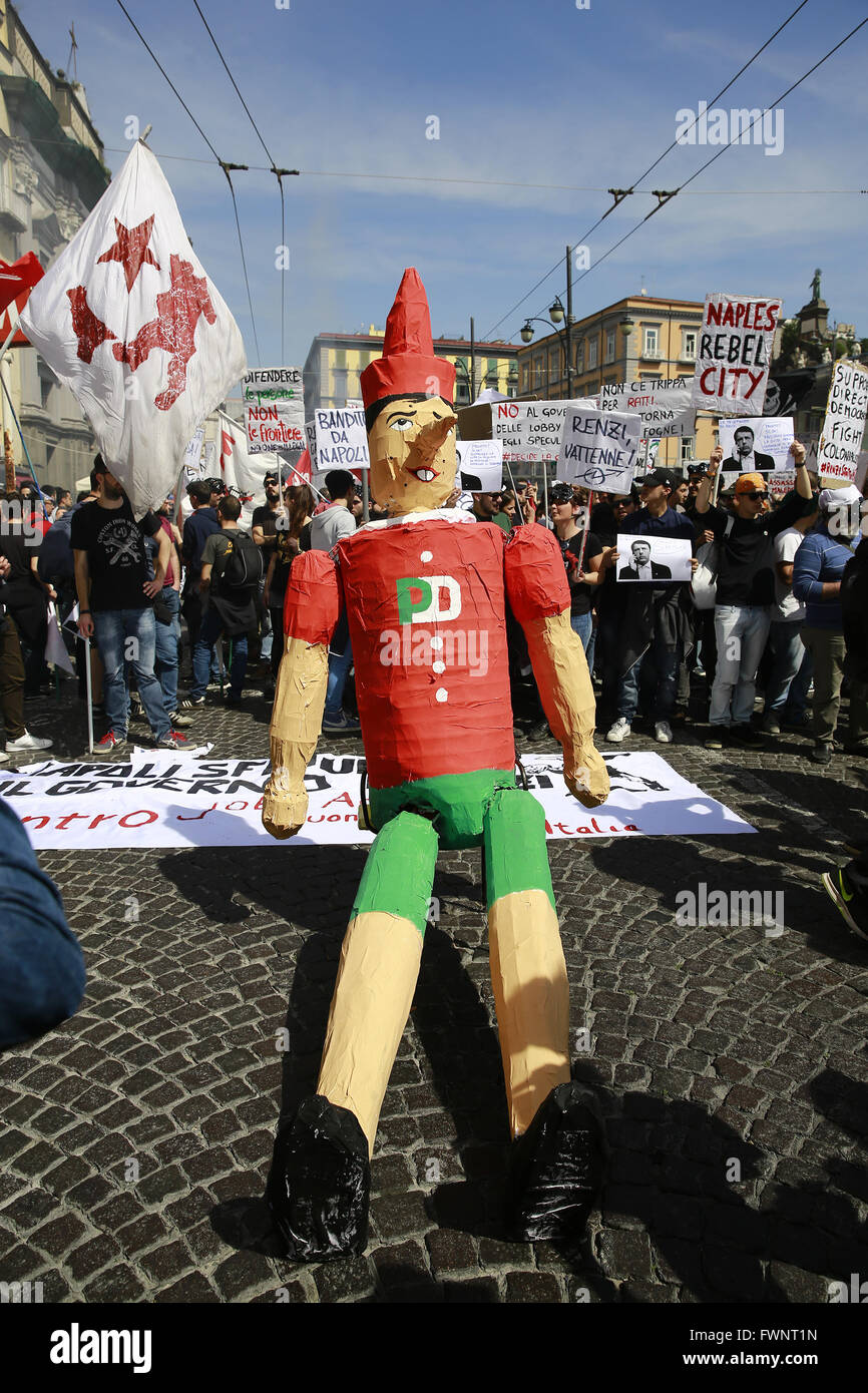 Napoli, Italy. 6th April, 2016. Demonstration against italian Prime Minster Matteo Renzi. Italian Premier is in Napoli for a meeting about the restoration and revitalization of Bagnoli's area. Credit:  Insidefoto/Alamy Live News Stock Photo