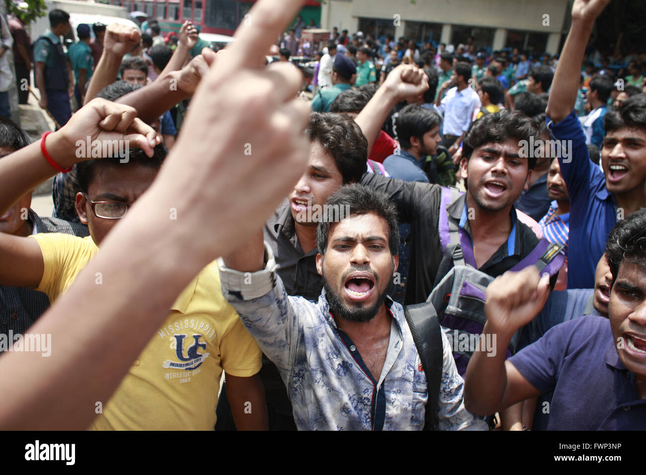 Dhaka, Bangladesh. 7th Apr, 2016. Students of Jagannath University ...