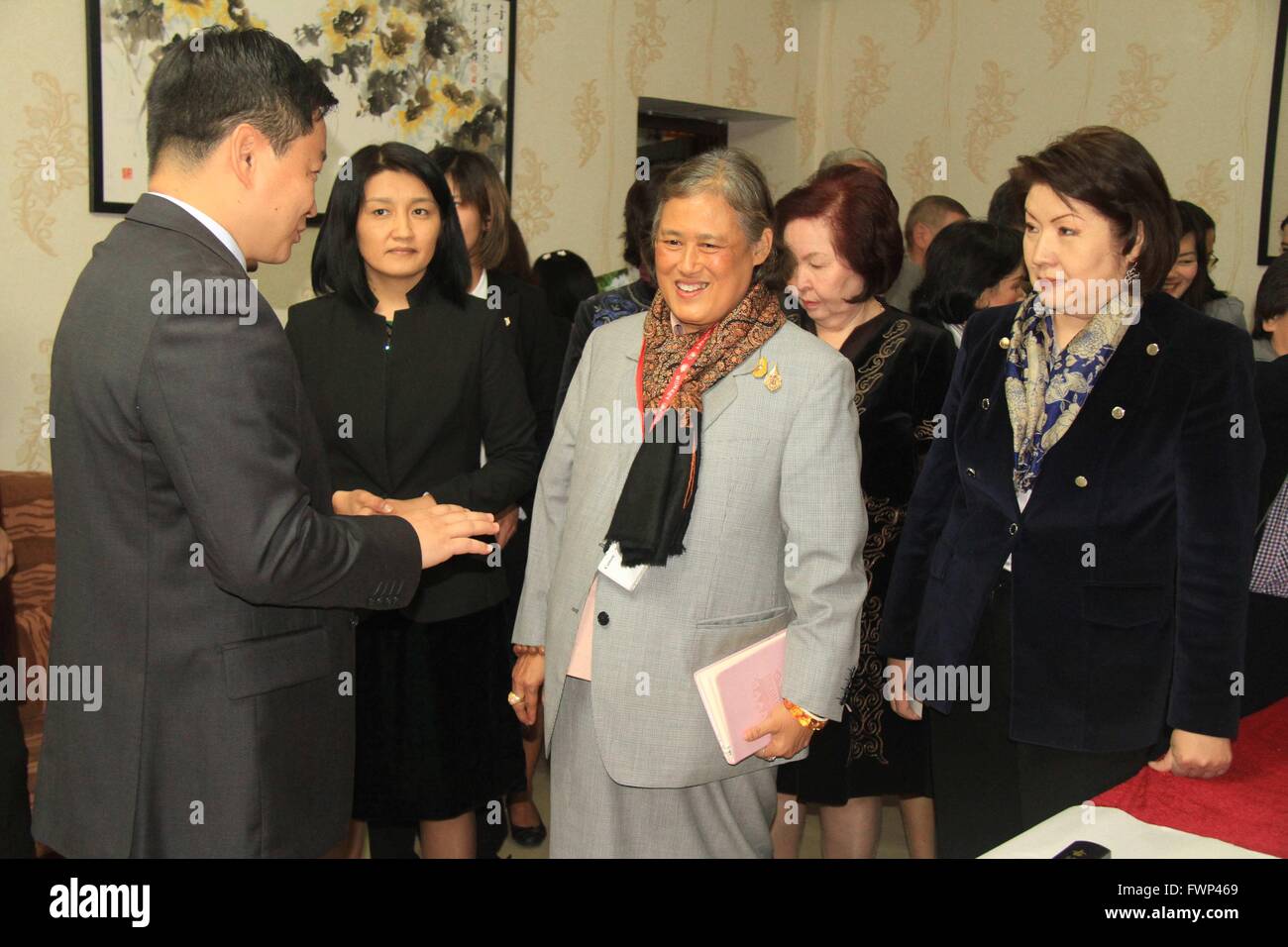 Bishkek. 7th Apr, 2016. Thai Crown Princess Maha Chakri Sirindhorn (C) visits the Confucius Institute in Bishkek, Kyrgyzstan, on April 7, 2016. Thai crown princess Maha Chakri Sirindhorn visited on April 7 the Confucius Institute of Kyrgyz National University during her first visit to Kyrgyzstan. In the Confucius Institute, the Thai princess talked in Chinese with students and teachers, wrote in Chinese calligraphy 'Knowledge is infinite' and even recited the Chinese poetry 'Quiet Night Thoughts' of the famous ancient Chinese poet Li Bai. Credit:  Xinhua/Alamy Live News Stock Photo