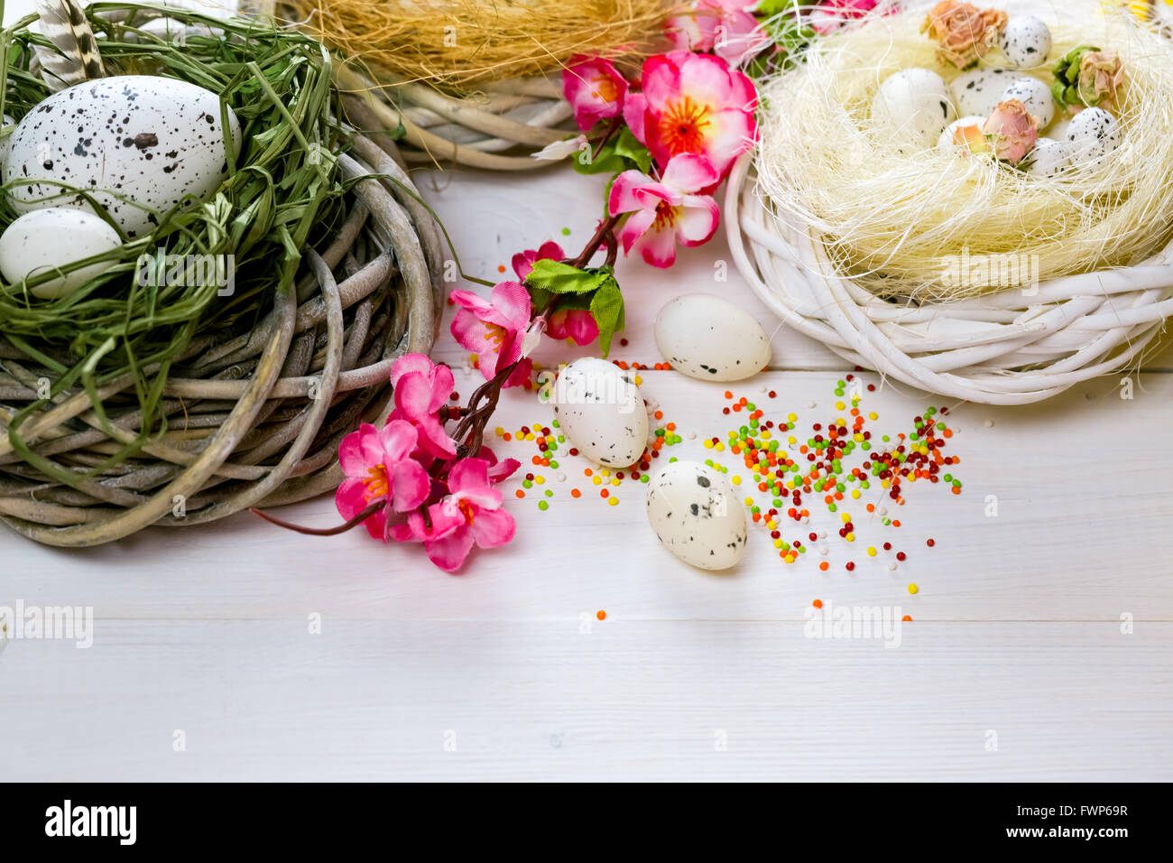 Beautiful Easter background with flowers and nest with eggs on white ...