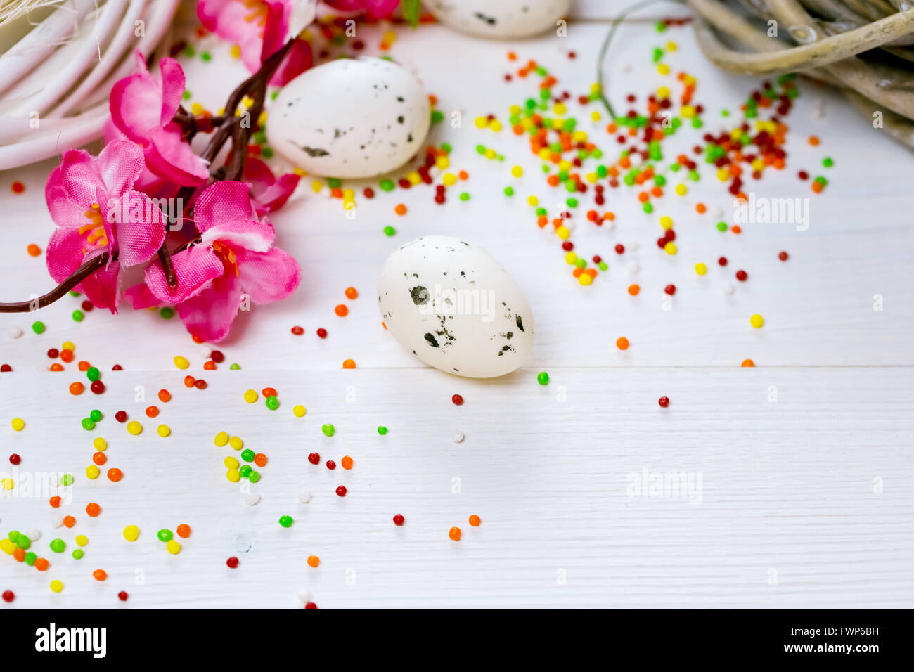 Beautiful Easter background with flowers and nest with eggs on white ...