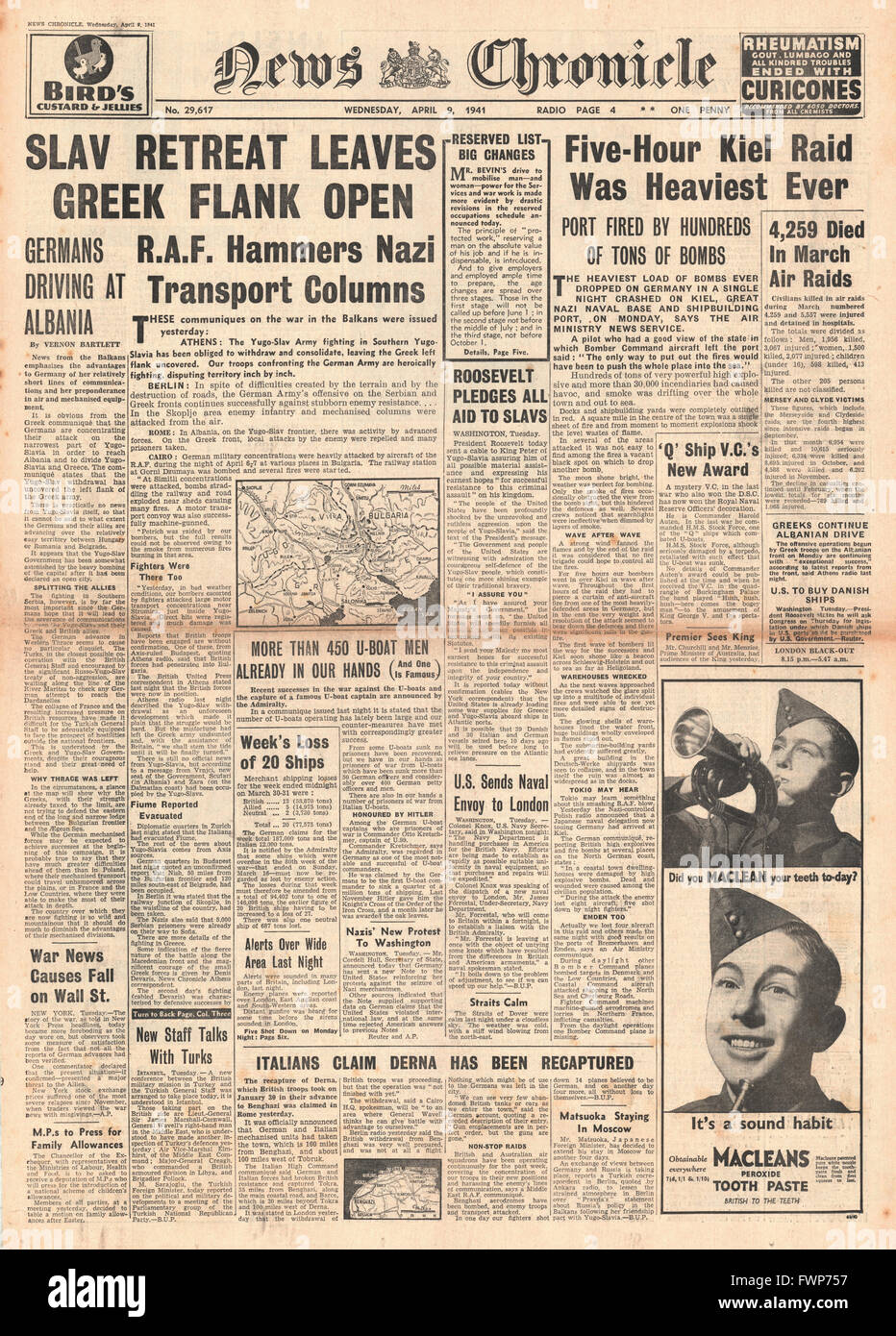 1941 front page News Chronicle German Army advances on Salonika and RAF bomb German Naval base at Kiel Stock Photo