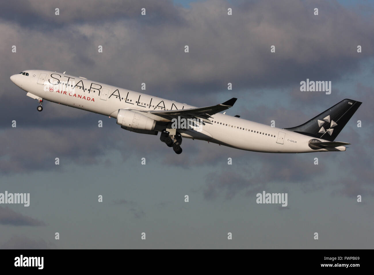 AIR CANADA STAR ALLIANCE A330 Stock Photo Alamy