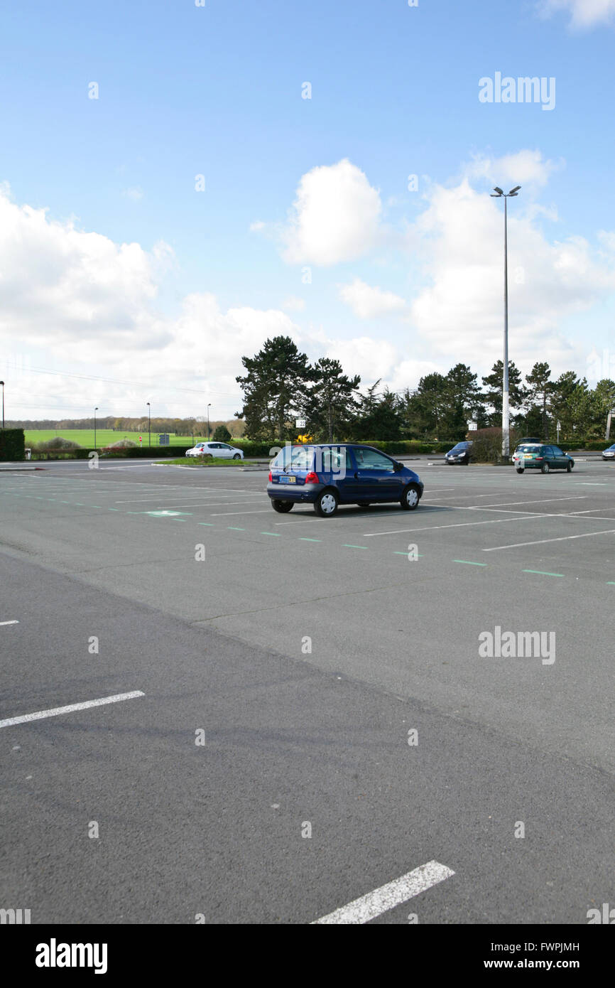 Parking lot almost empty hires stock photography and images Alamy