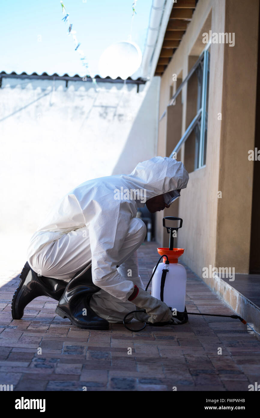 Side view of a man doing pest control Stock Photo - Alamy