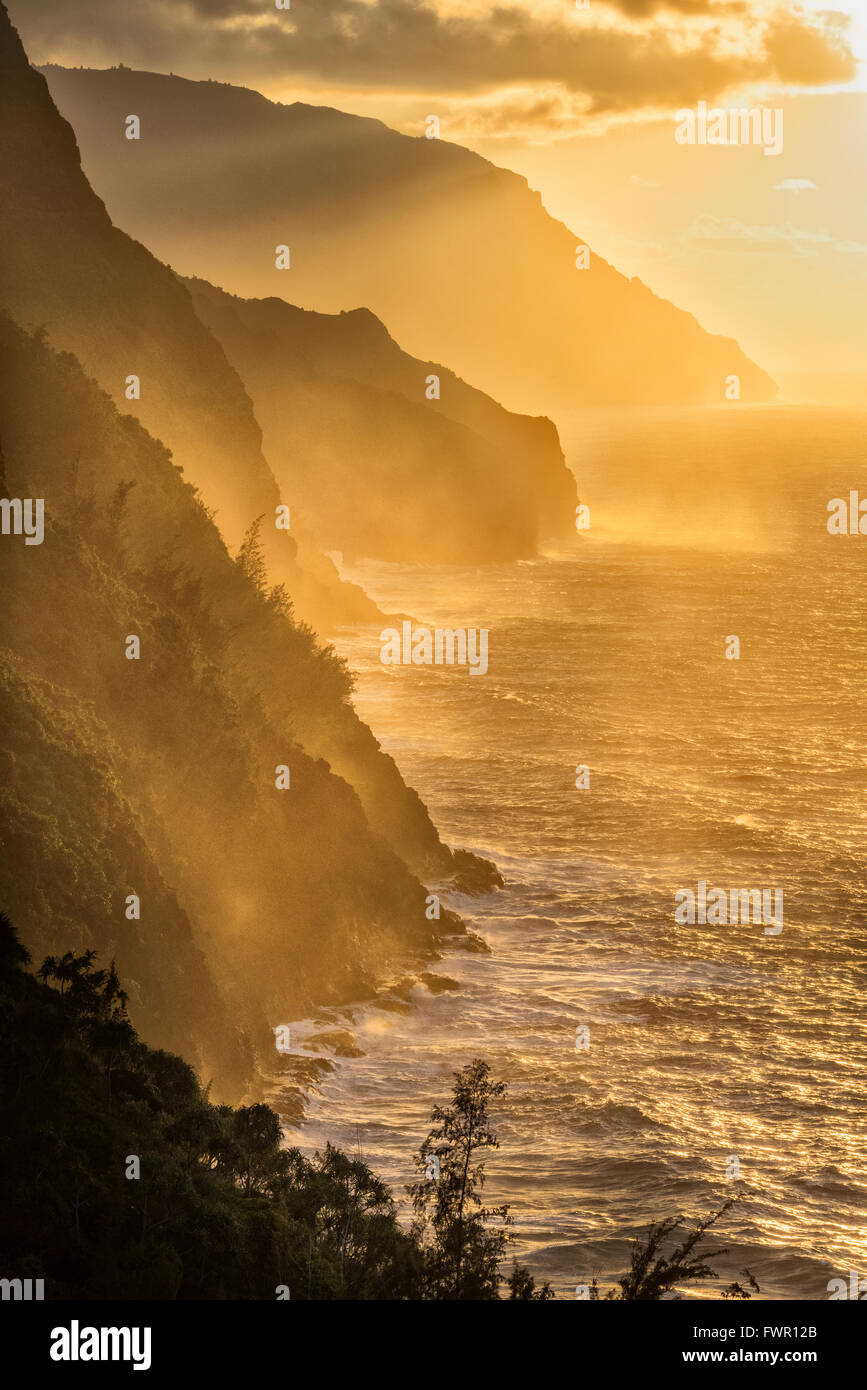 Hanalei surf kauai hires stock photography and images Alamy