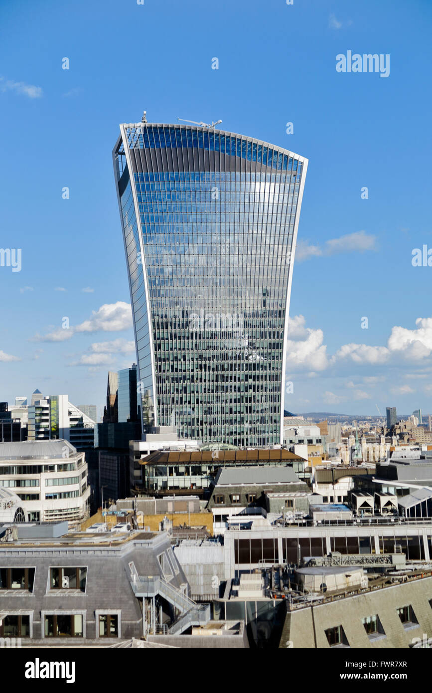 20 Fenchurch Street, the Walkie Talkie building, in the City of London financial district EC3 on a sunny day with blue sky Stock Photo