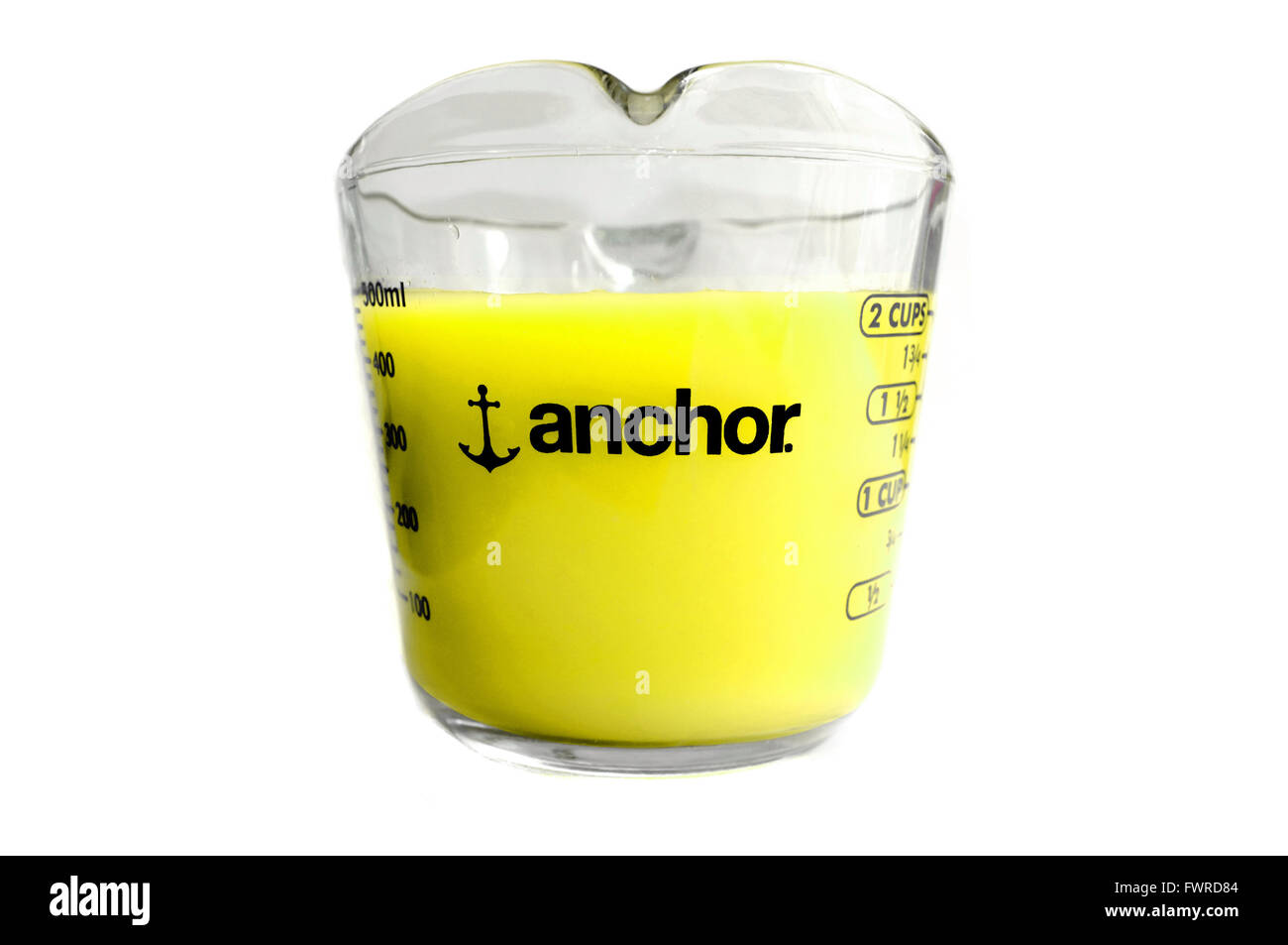 https://c8.alamy.com/comp/FWRD84/the-front-of-an-anchor-measuring-jug-full-of-yellow-coloured-liquid-FWRD84.jpg