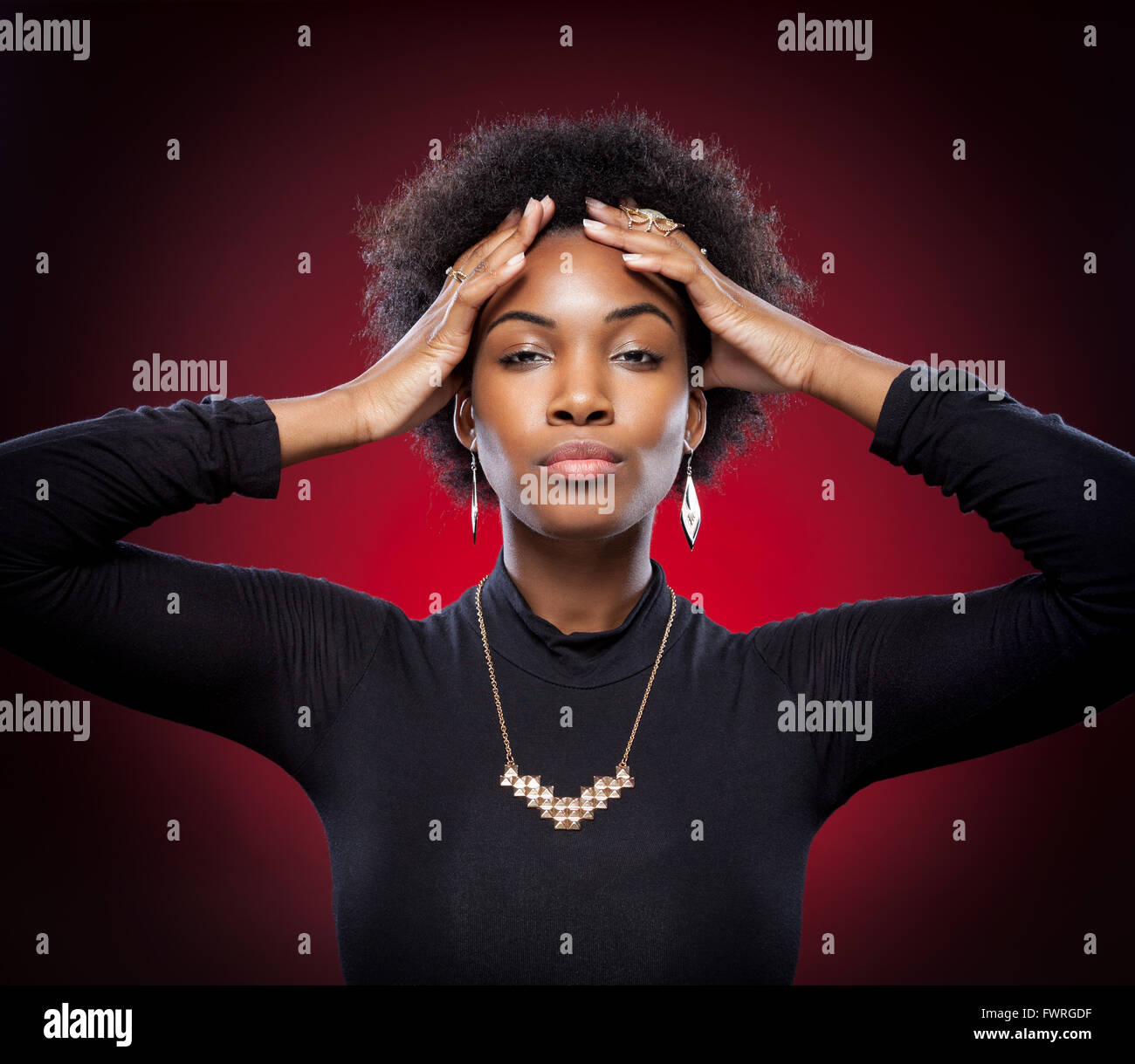 Young black woman afro hairstyle hi-res stock photography and images ...