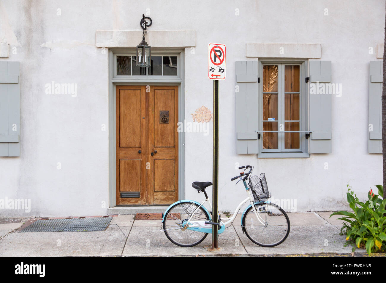 Historic home with bicycle on Chalmers Street in Charleston, South Carolina Stock Photo