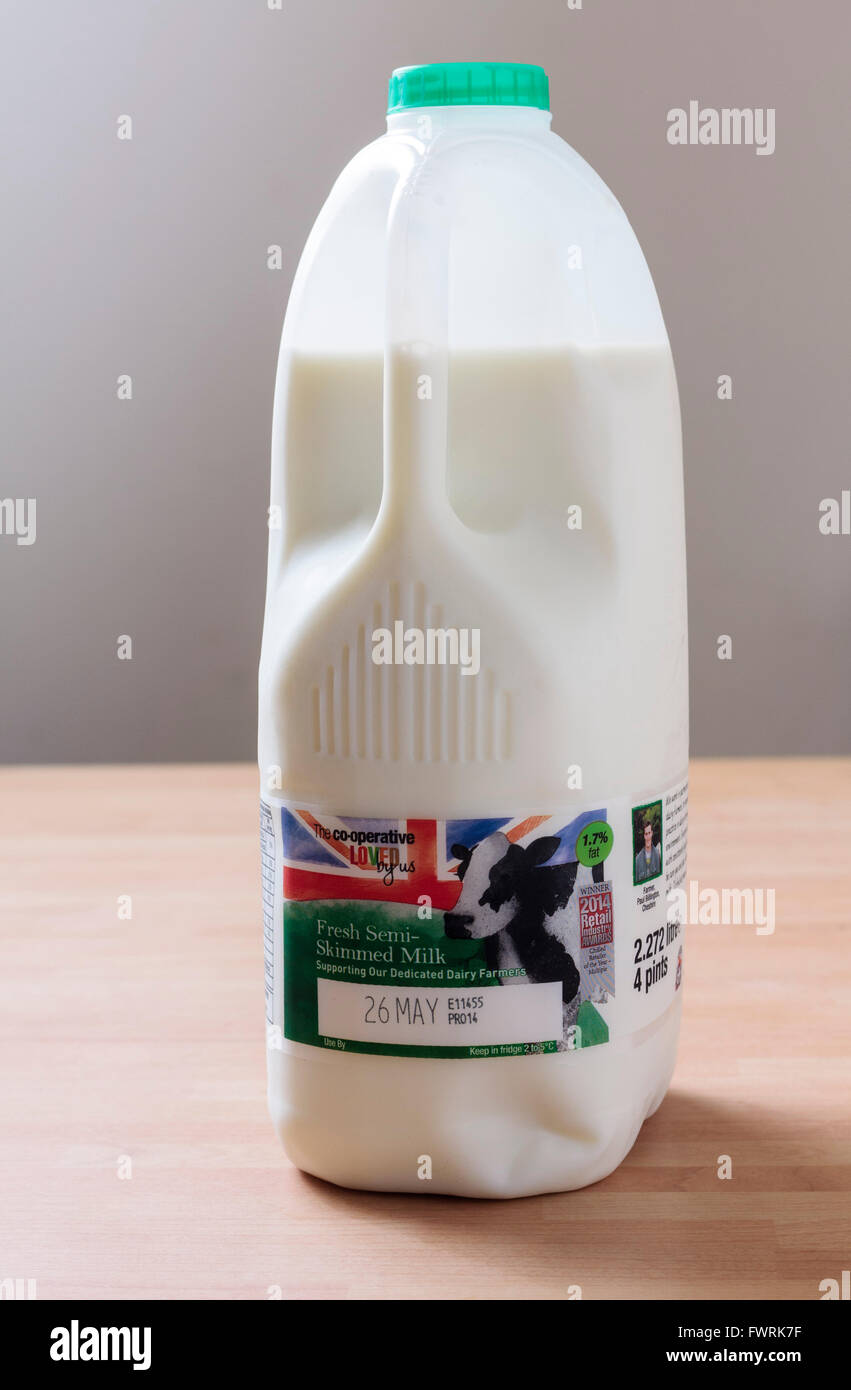 4 pint of semi skimmed milk hires stock photography and images Alamy