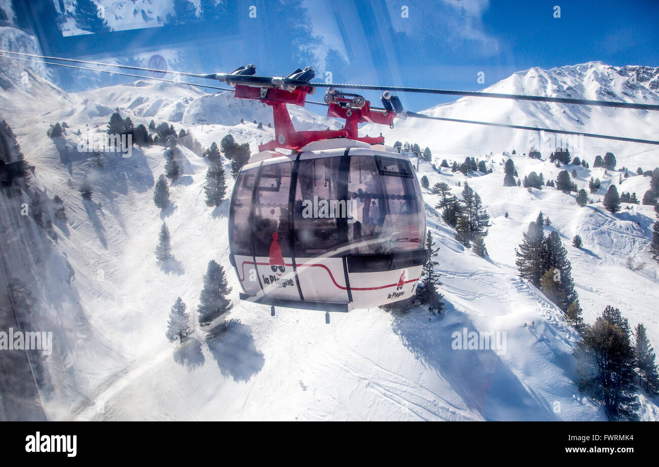 Gondola lifts hi-res stock photography and images - Alamy