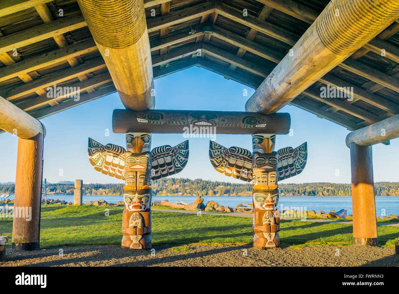Longhouse styled shelter with totem poles, Robert Ostler Park, Campbell River, Vancouver Island, British Columbia, Canada Stock Photo