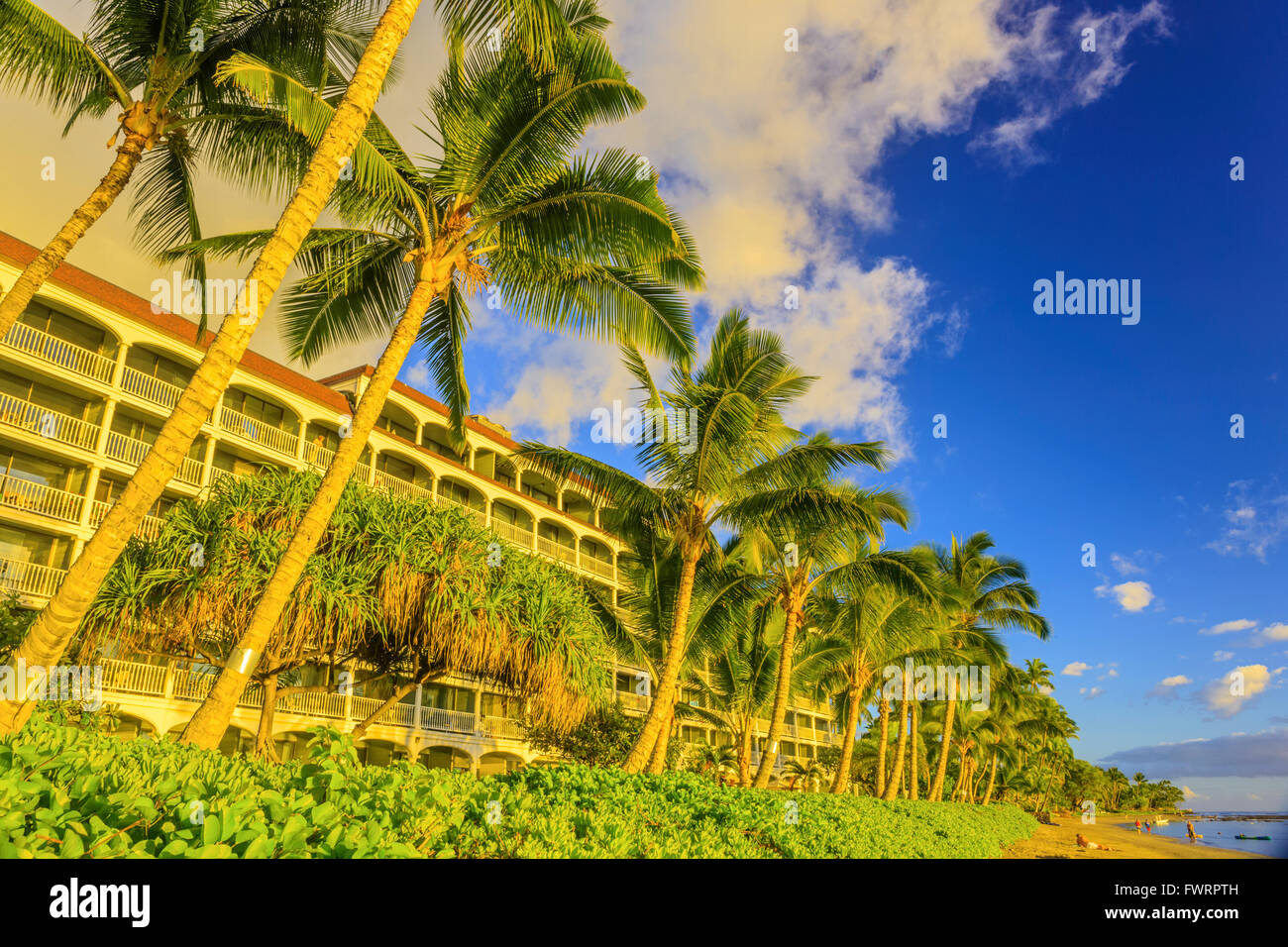 Resort in Lahaina Maui on sandy beach Stock Photo Alamy