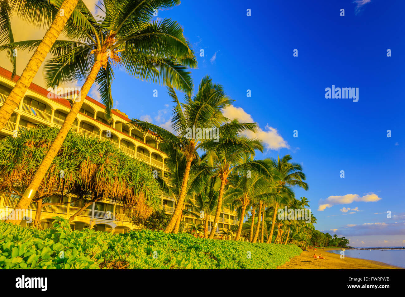 Resort in Lahaina Maui on sandy beach Stock Photo Alamy