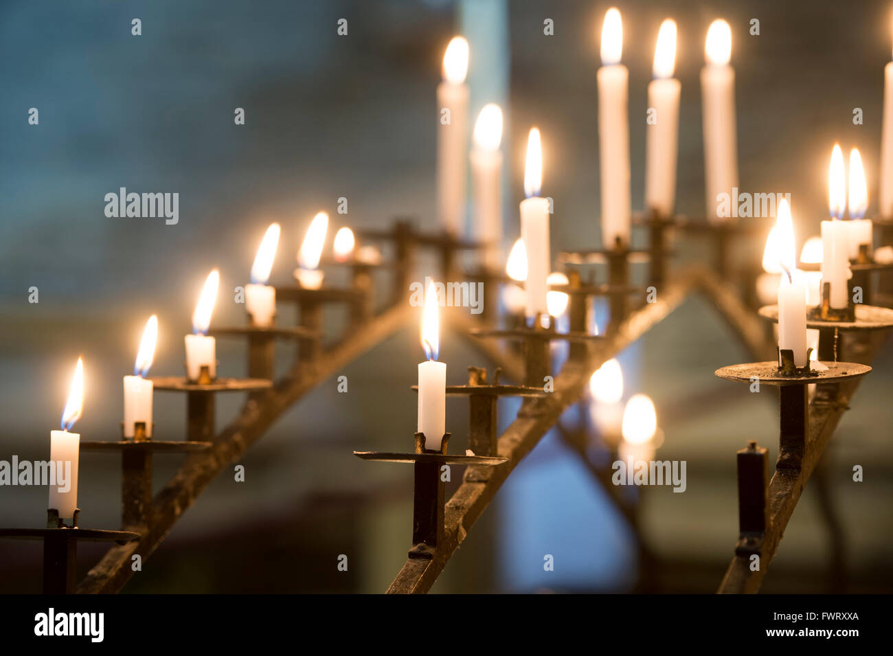Mary prayer candle hires stock photography and images Alamy