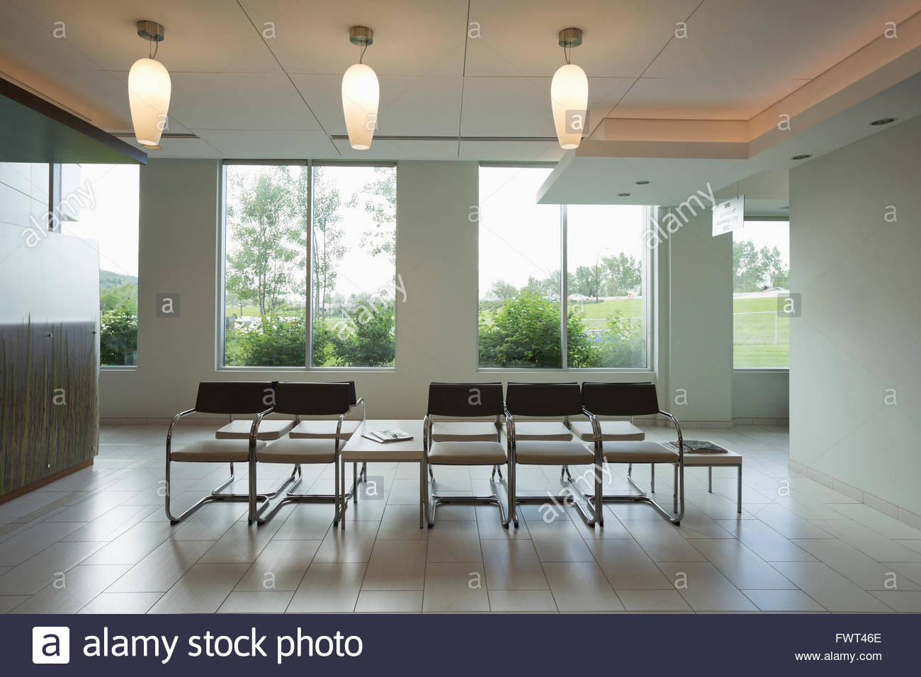 Empty waiting hi-res stock photography and images - Alamy