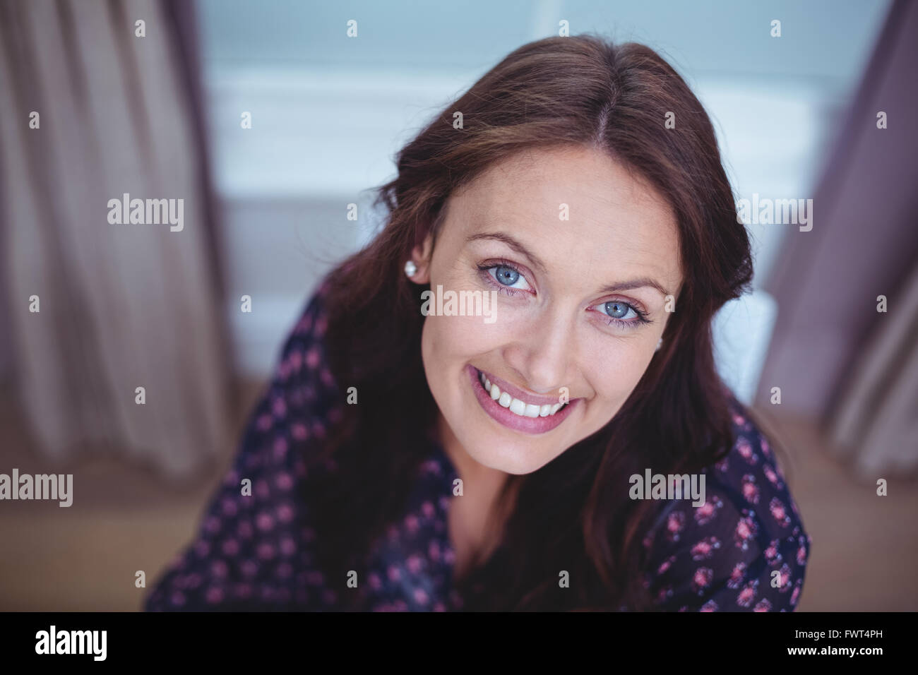 Portrait of beautiful woman smiling Stock Photo - Alamy