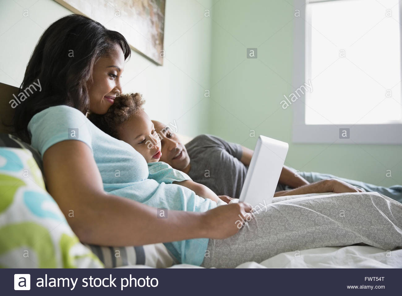 Mother sharing bed with child hi-res stock photography and images - Page 3  - Alamy