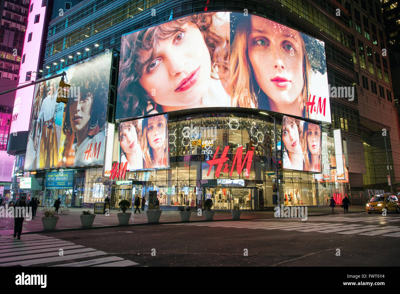 H&M store at night, Times Square, New York City, United States of America  Stock Photo - Alamy