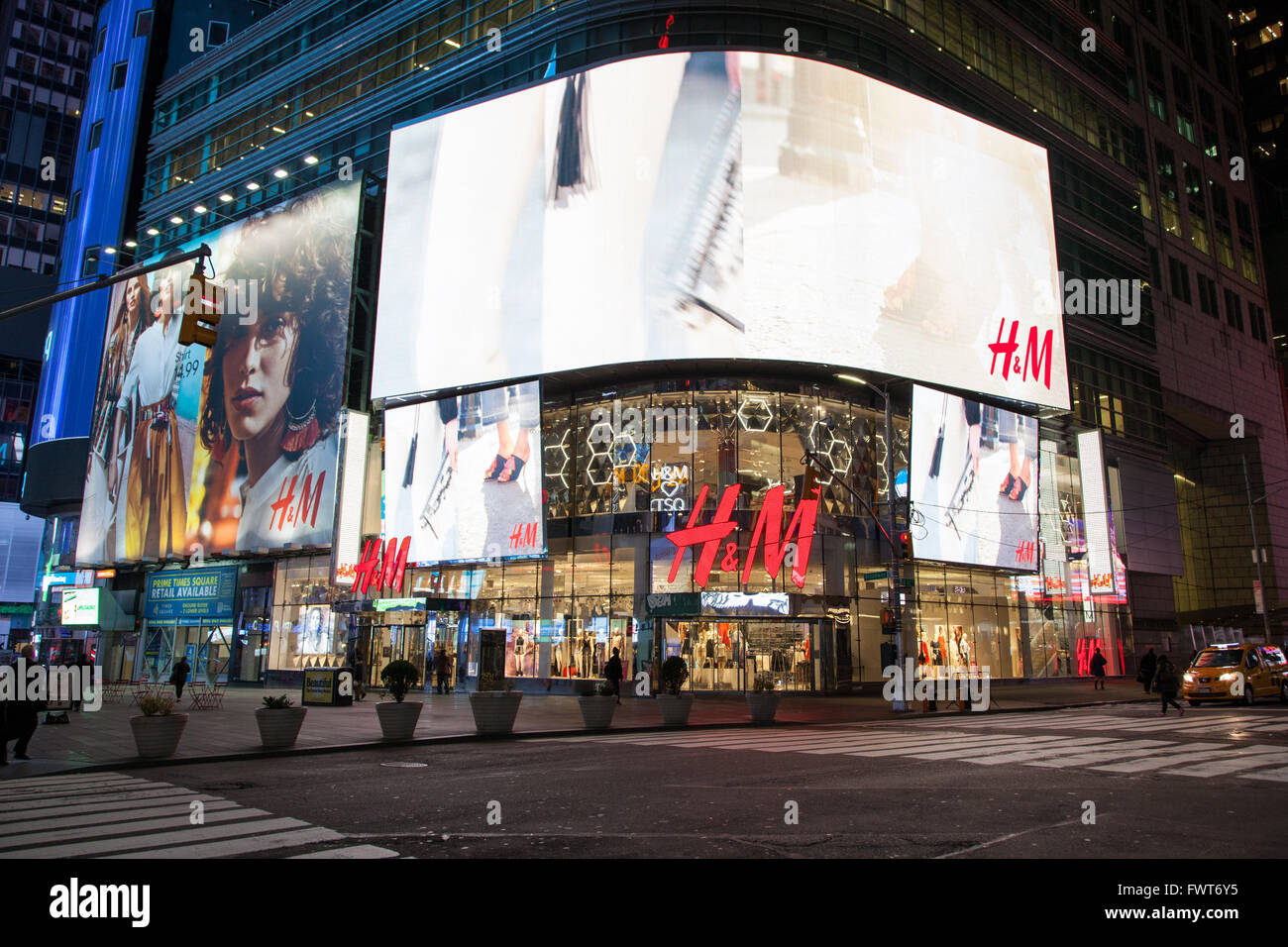 H&M store at night, Times Square, New York City, United States of America  Stock Photo - Alamy