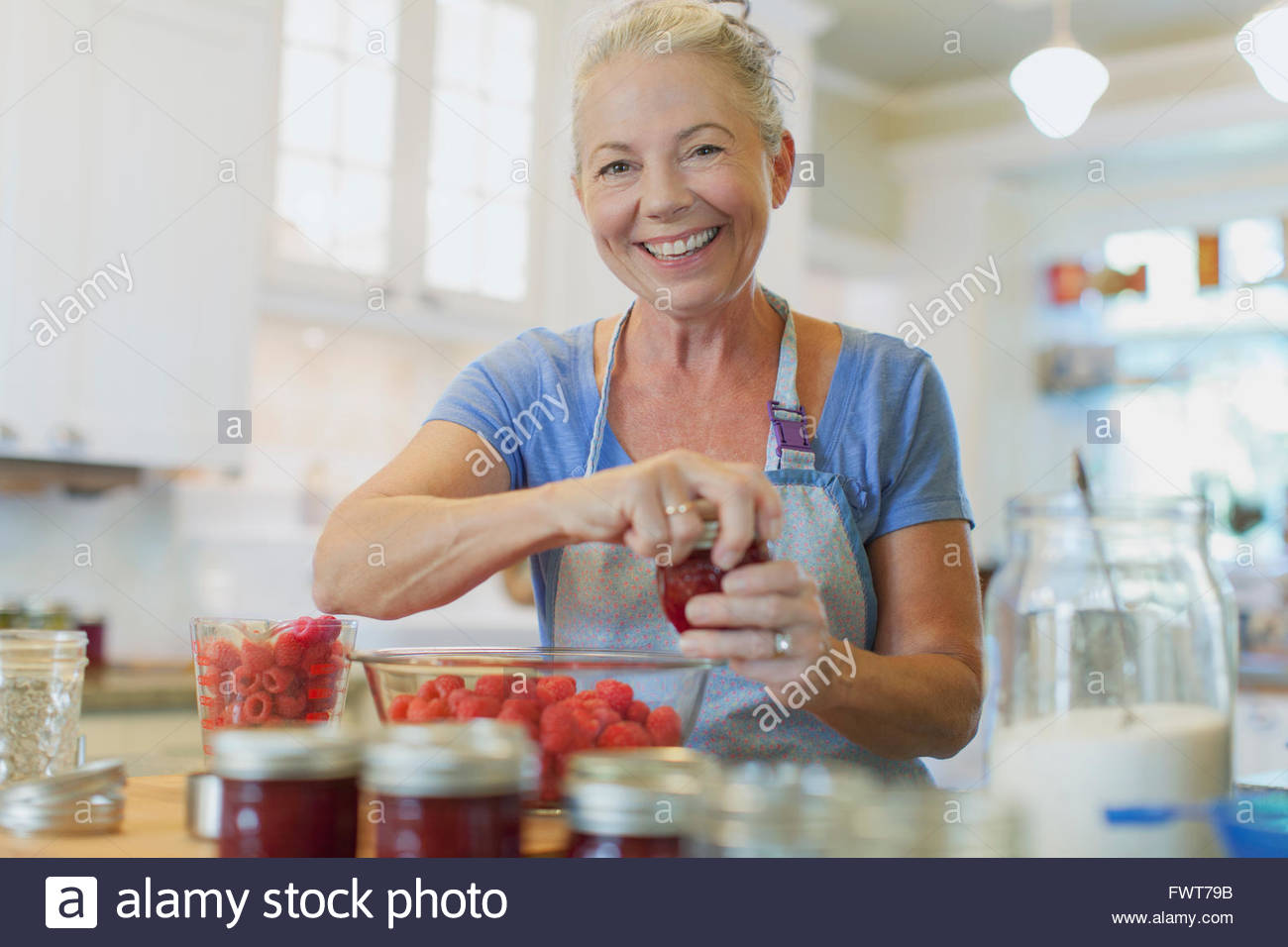 Old woman in kitchen farmhouse hi-res stock photography and images - Alamy