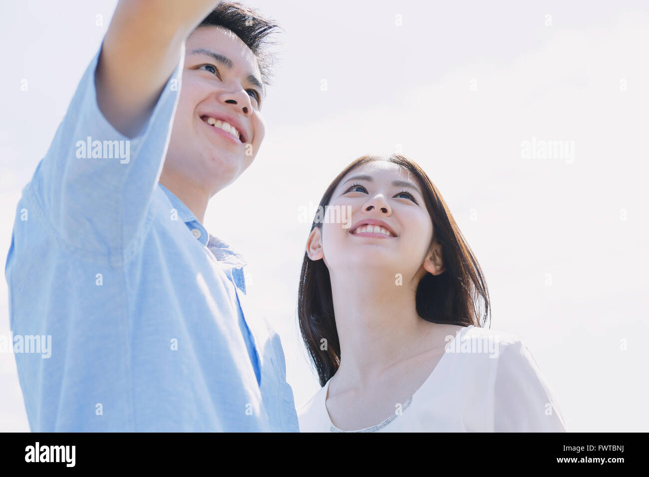 Asian couple taking selfie hi-res stock photography and images - Alamy