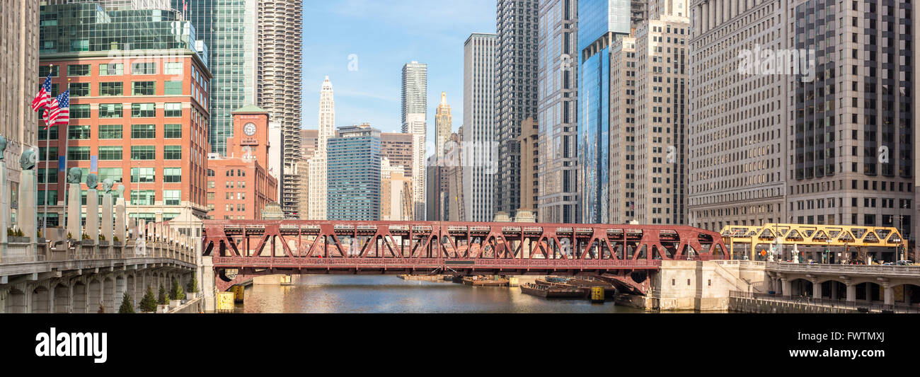 Panorama Chicago downtown and River with bridges Stock Photo - Alamy