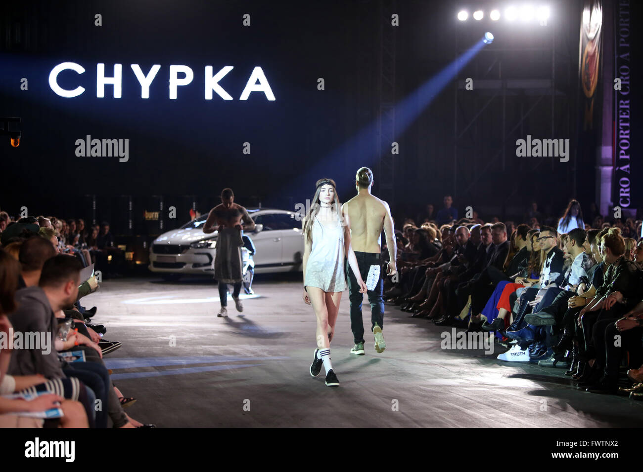 Camouflage fashion catwalk hi-res stock photography and images - Alamy
