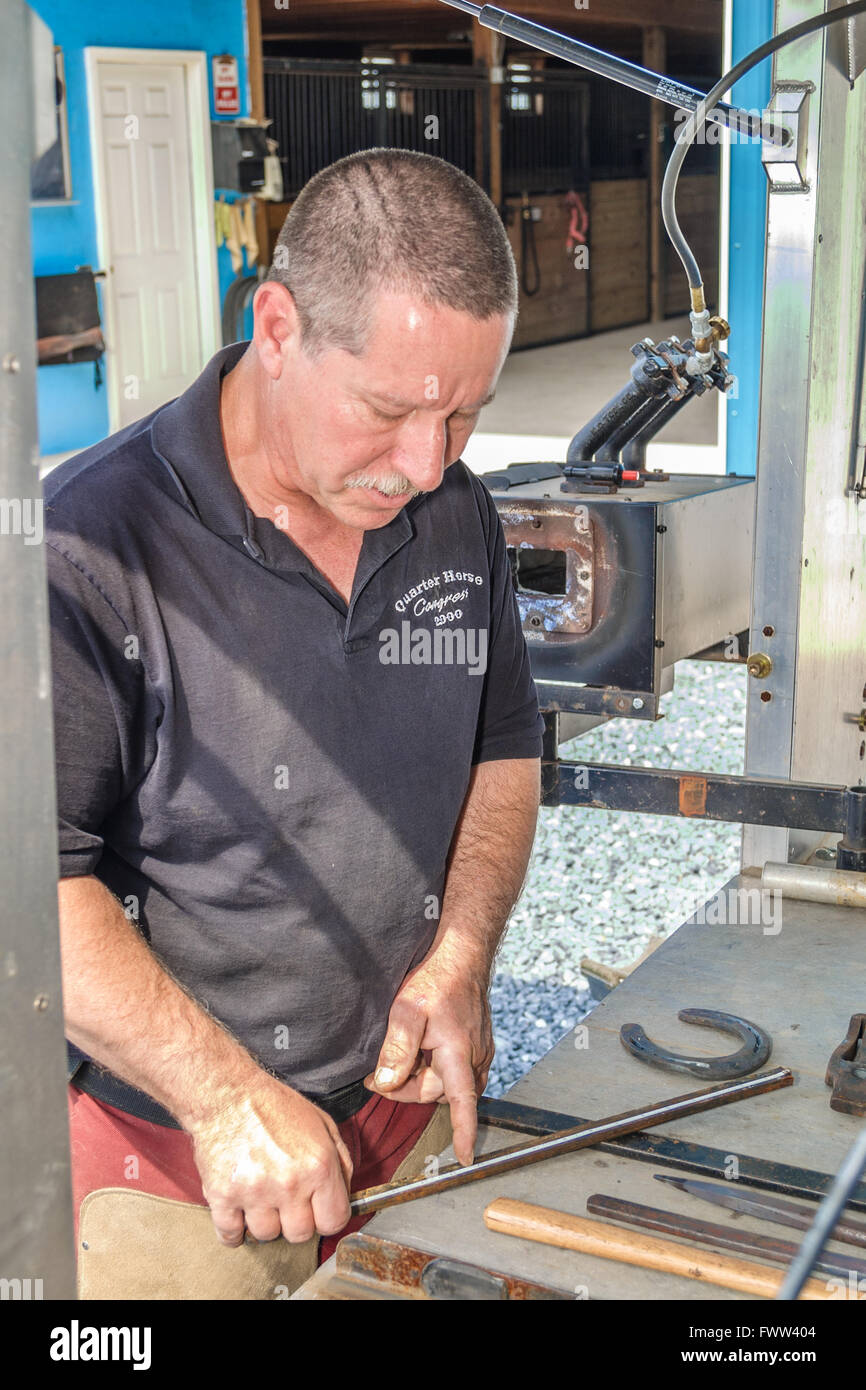 A FARRIER MAKING A CUSTOM FIT HORSESHOE, DELAWARE, USA MAY 2008. A