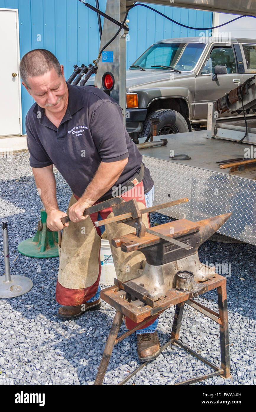 A FARRIER MAKING A CUSTOM FIT HORSESHOE, DELAWARE, USA MAY 2008. A