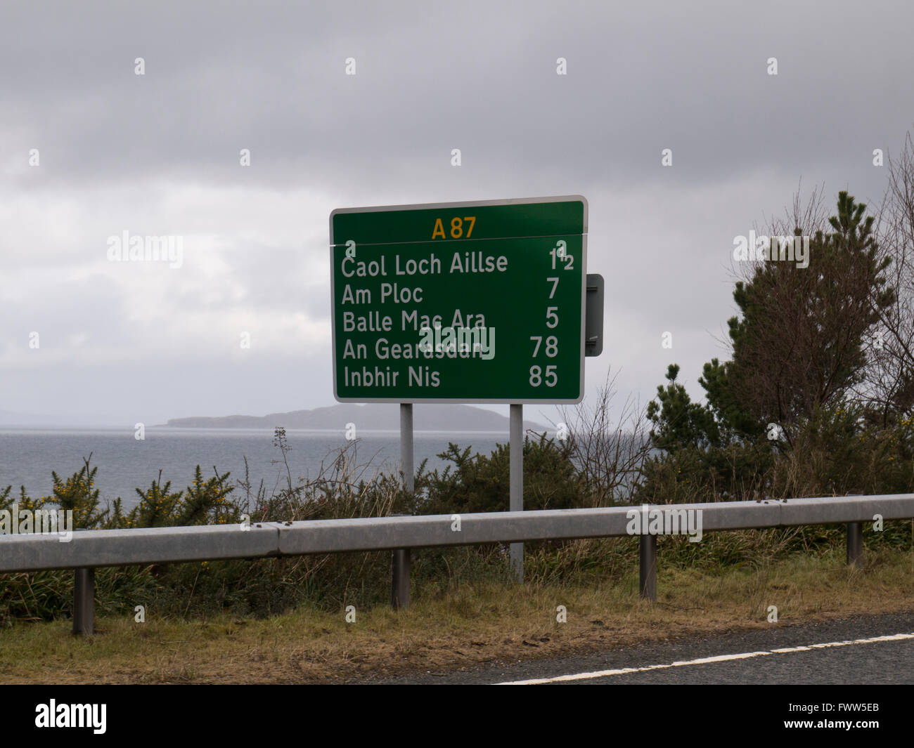 Road sign in gaelic hires stock photography and images Alamy