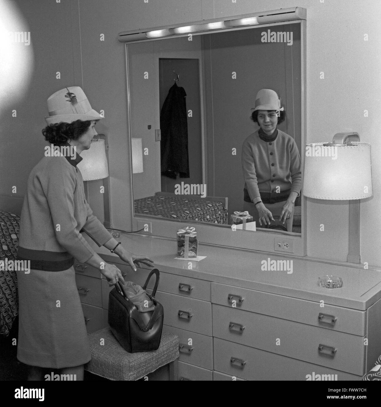 Eine Frau macht eine Schiffsreise auf der SS