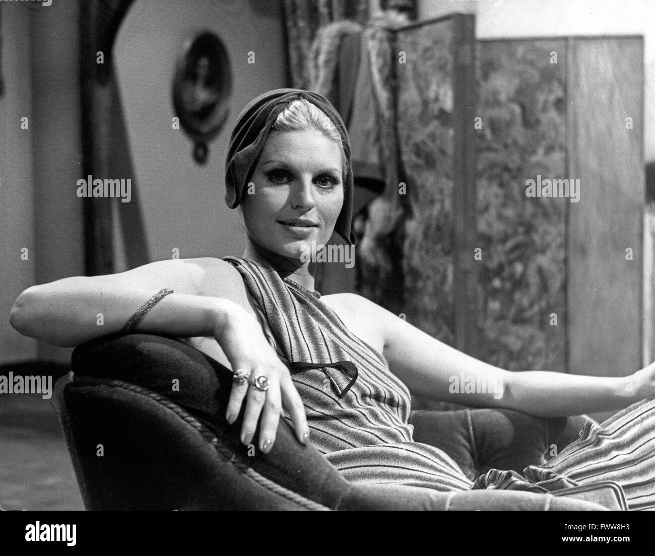 Deutsche Sängerin, Tänzerin und Moderatorin Marlene Charell Stock Photo