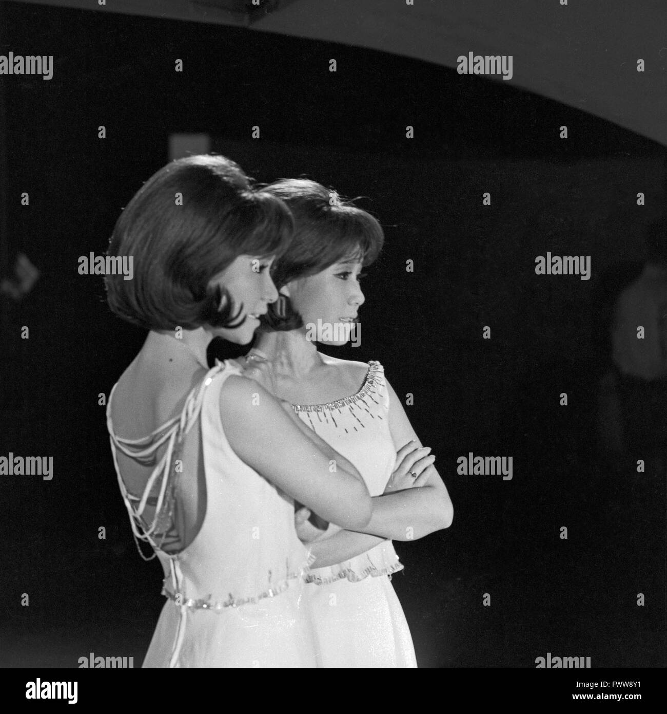 Das japanische Gesangsduo "The Peanuts" in Deutschland, 1960er Jahre