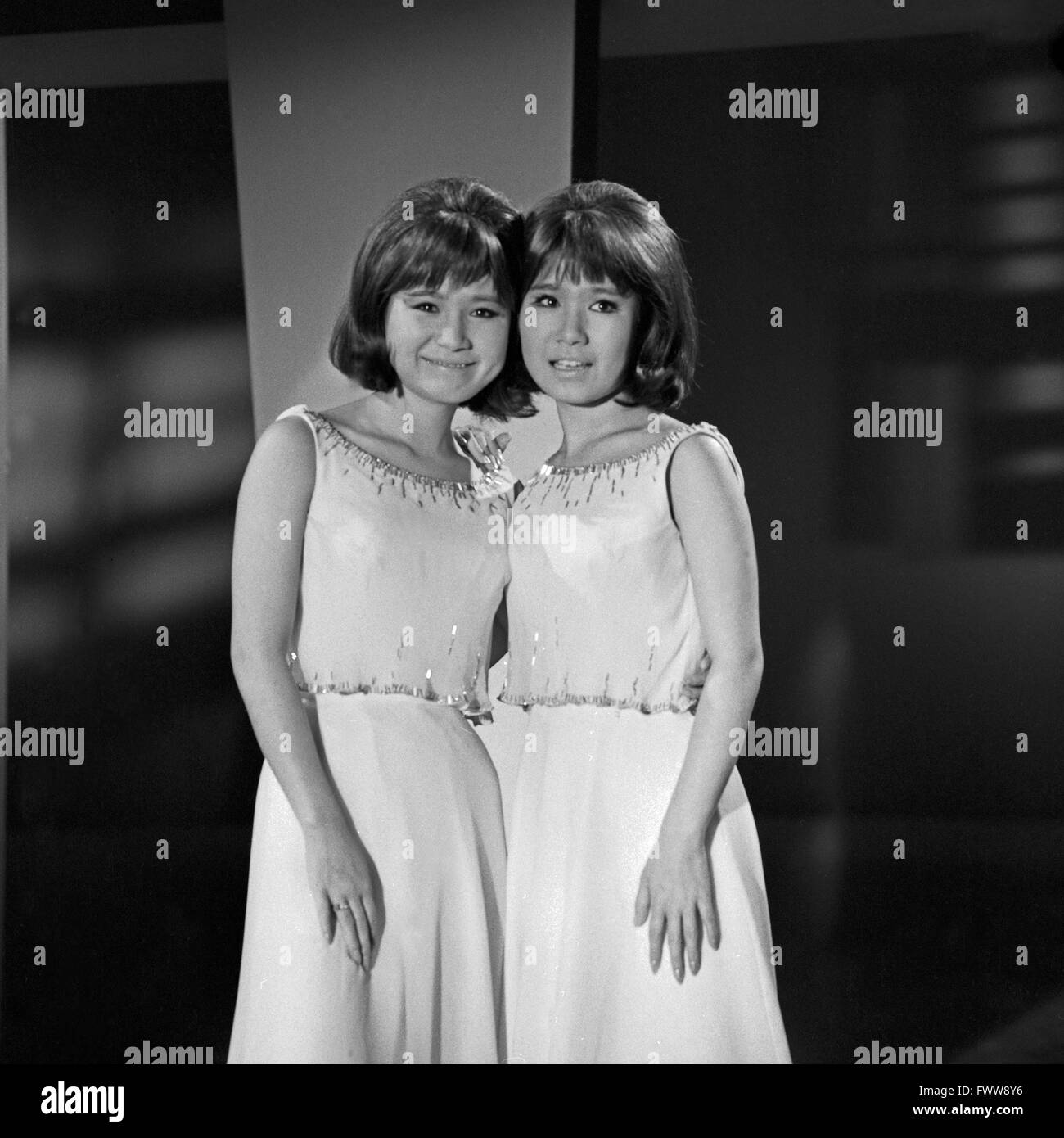 Das japanische Gesangsduo "The Peanuts" in Deutschland, 1960er Jahre