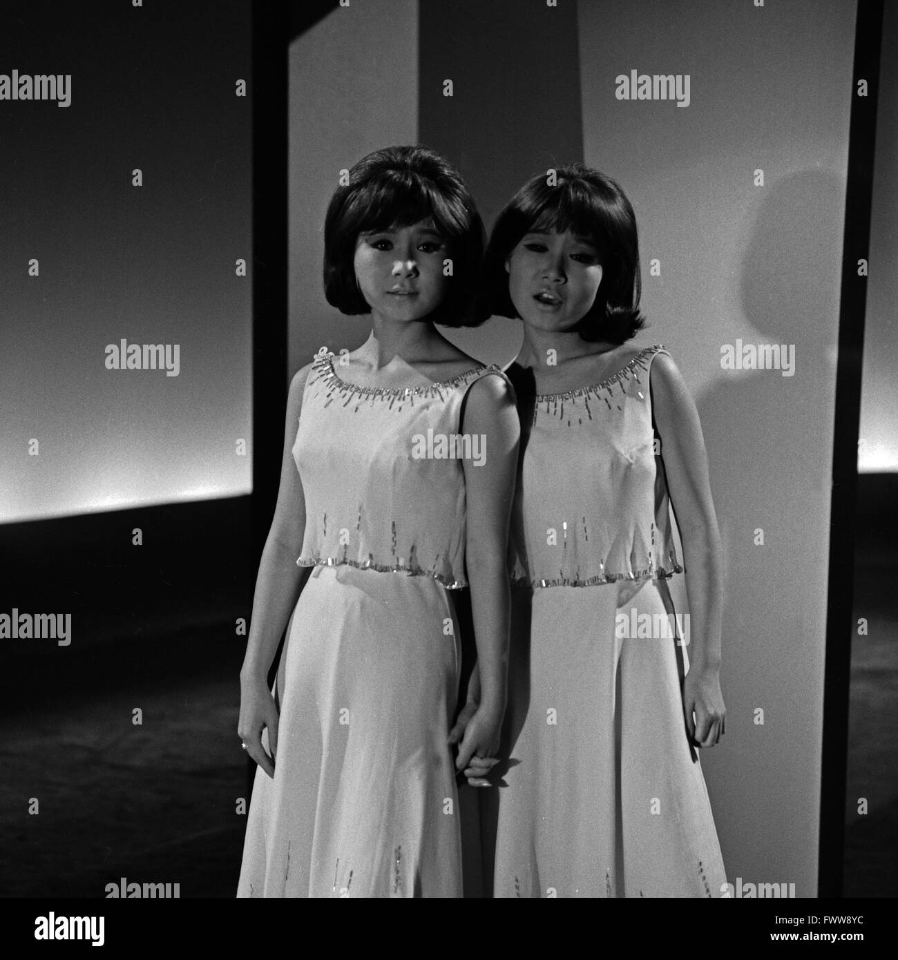 Geschwister duo Black and White Stock Photos & Images Alamy