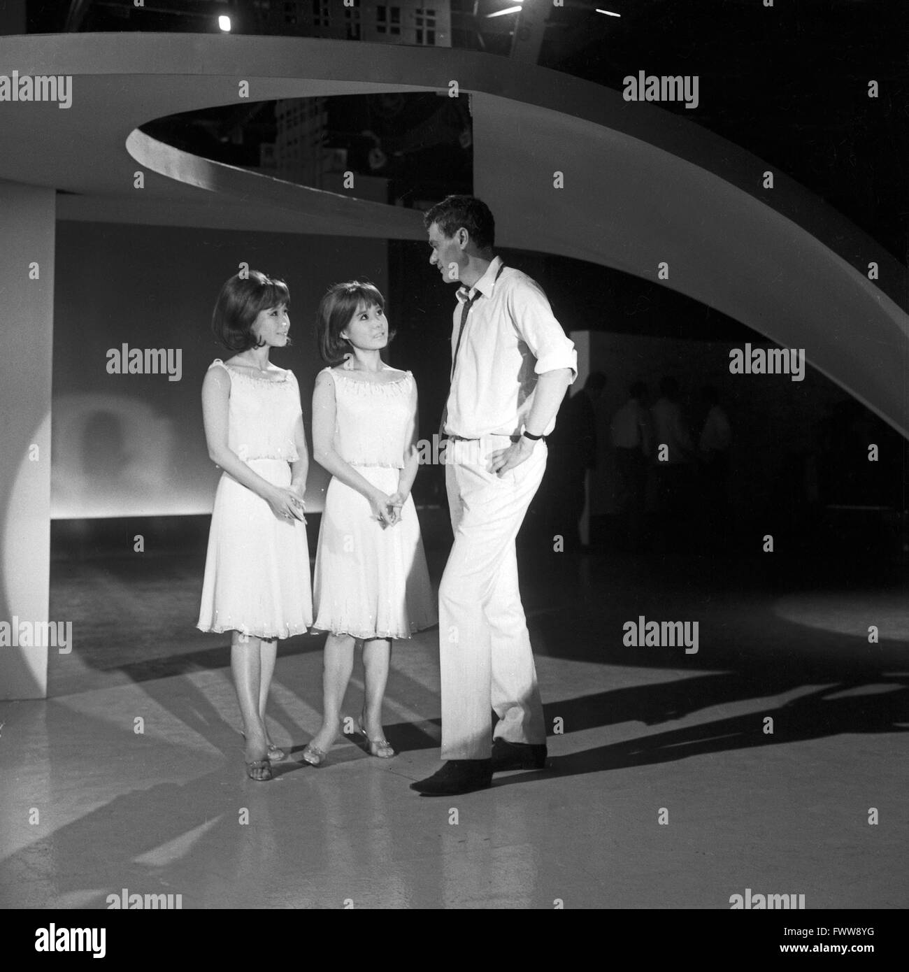 Das japanische Gesangsduo "The Peanuts" in Deutschland, 1960er Jahre