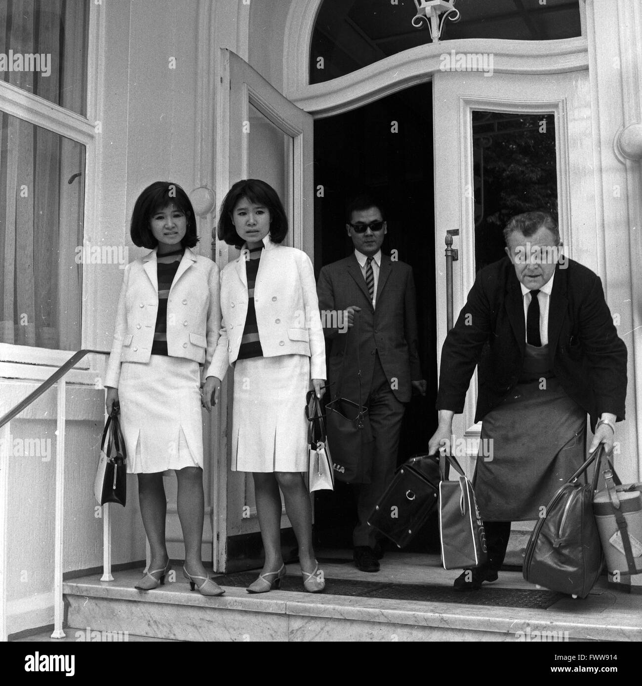 Das japanische Gesangsduo "The Peanuts" in Deutschland, 1960er Jahre