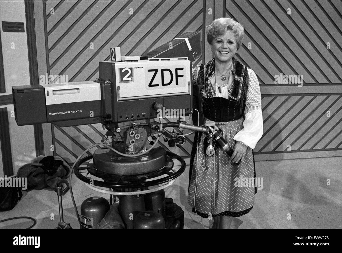 Früh übt sich, Maria Hellwig präsentiert junge Talente der Volksmusik, Deutschland 1981 Stock Photo