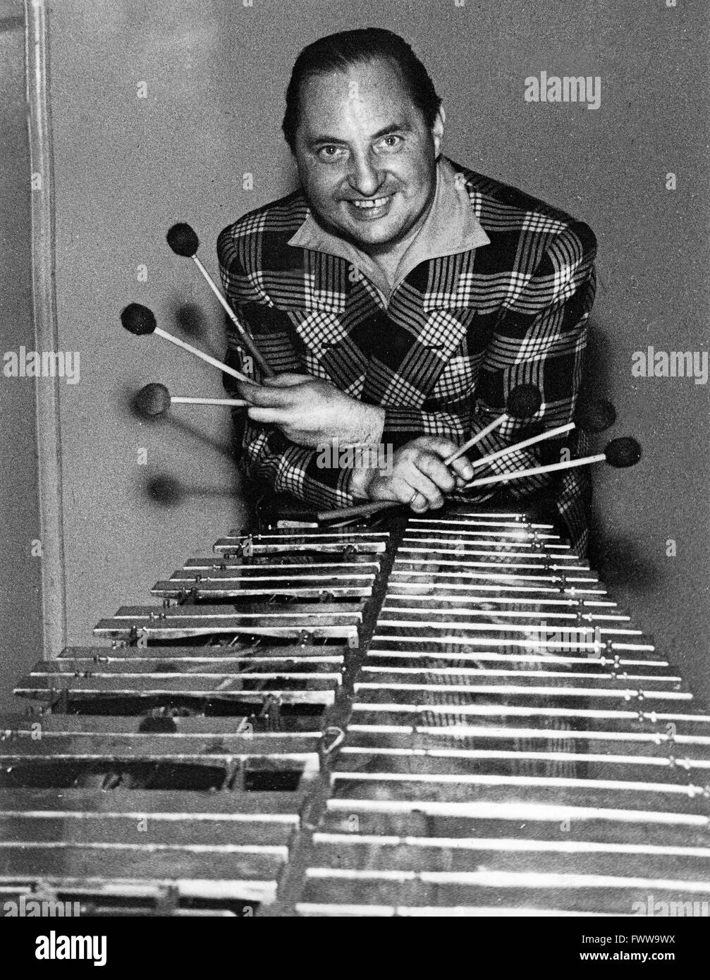 Deutscher Schlagwerker und Xylophonist Kurt Engel, Deutschland 1950er Jahre. German musician Kurt Engel, Germany 1950s. Stock Photo