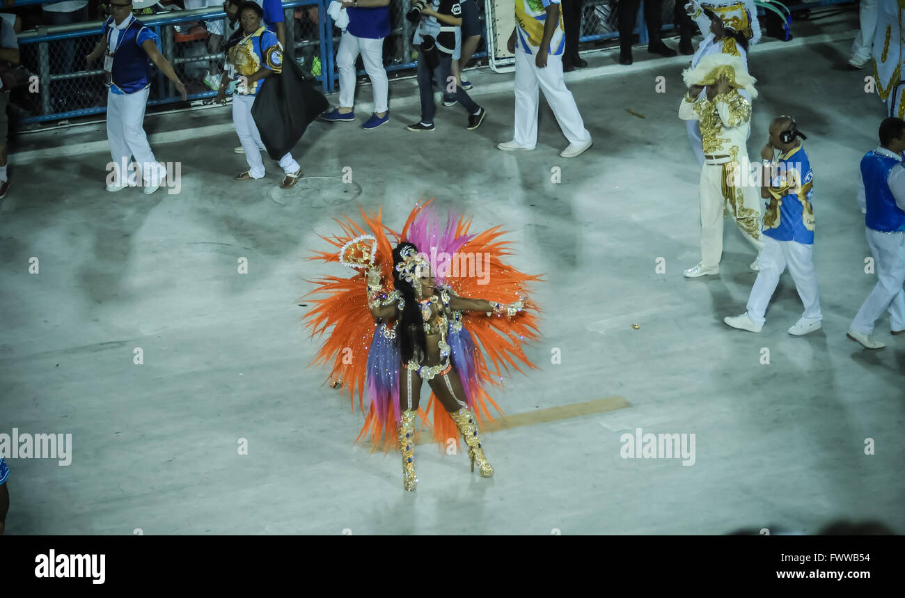 Beija-Flor samba school parading at Rio Carnival 2016.  Queen of the samba school dancing Stock Photo